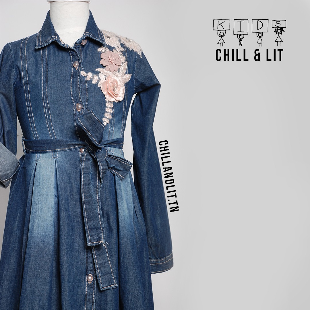 Slide  #2 Robe en Jean Avec Ceinture Brodée